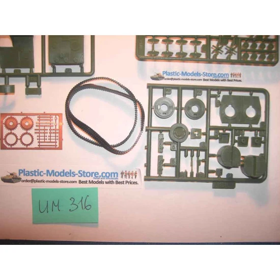 T-26 Soviet Light Artillery Tank 1931 2-Turret WWII 1/72 UM 316