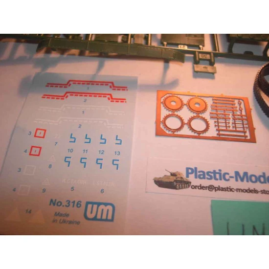 T-26 Soviet Light Artillery Tank 1931 2-Turret WWII 1/72 UM 316