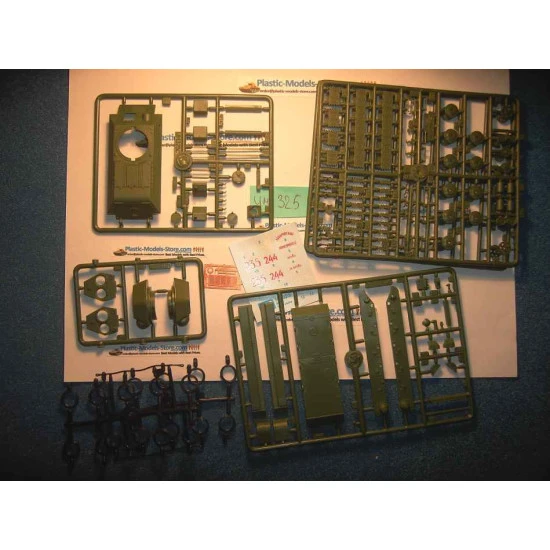 T-34/76 Soviet Tank M.1942 with Cast Turret WWII 1/72 UM 325