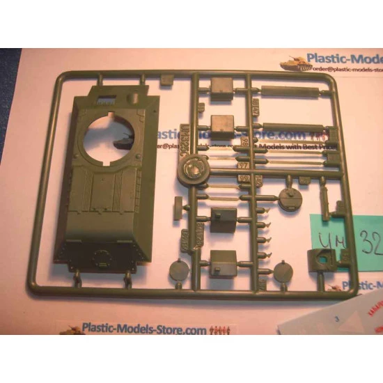 T-34/76 Soviet Tank M.1942 with Cast Turret WWII 1/72 UM 325