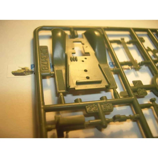 BZ-38 Soviet Refueller Gaz-AAA Refuel Truck WWII 1/72 UM 323