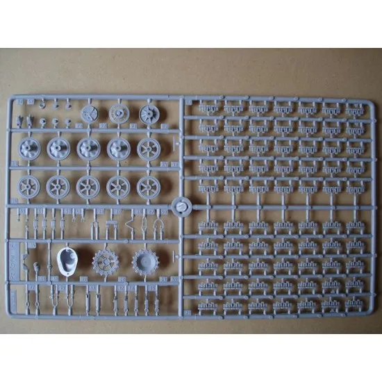 Pz.Kpfw II Ausf.J German light tank 1/35 Ark Models 35007