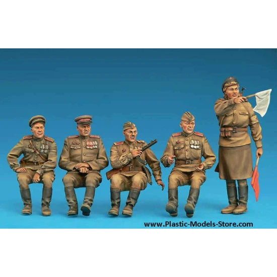 SOVIET JEEP CREW - PLASTIC MODEL KIT SCALE 1/35 MINIART 35049