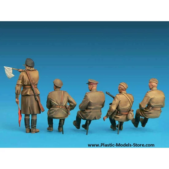 SOVIET JEEP CREW - PLASTIC MODEL KIT SCALE 1/35 MINIART 35049