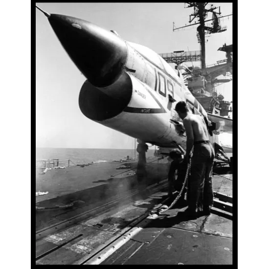 Lmg Ma-32 1/48 Aircraft Elevator Of American Carriers Cva 31 Uss Bon Homme Richard Deck