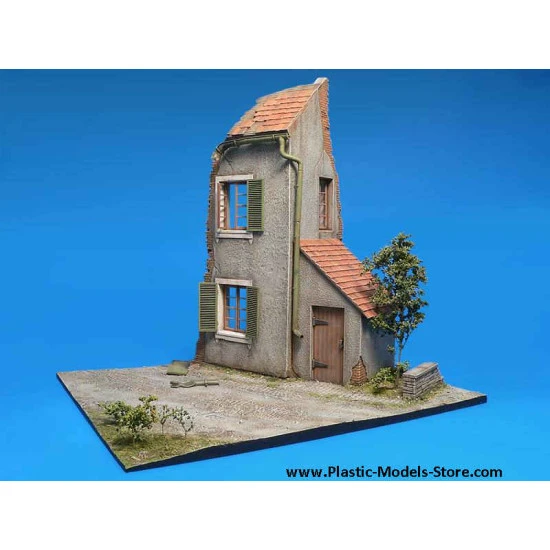 DIORAMA w/NORMANDY HOUSE 1/35 Miniart 36021