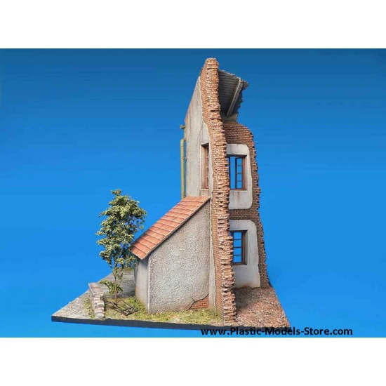 DIORAMA w/NORMANDY HOUSE 1/35 Miniart 36021