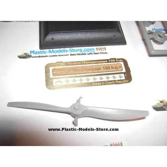 Gnome Monosoupape Engine with base and PE set WWI 1/32 Roden 621