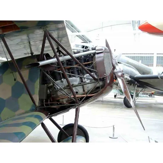 Mercedes D.III Engine with base and PE set WWI 1/32 Roden 623