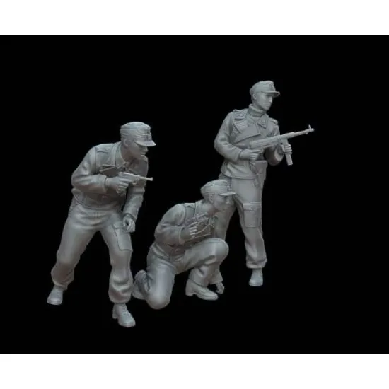 White Stork Miniatures F72108 1/72 German Tanker Evacuation 1944-1945 Resin Unassembled Unpainted