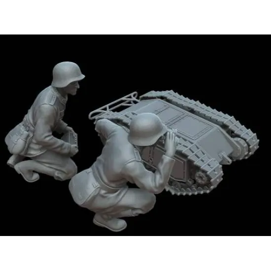 White Stork Miniatures M72015 1/72 German Goliath With Pioneer Team Resin Kit
