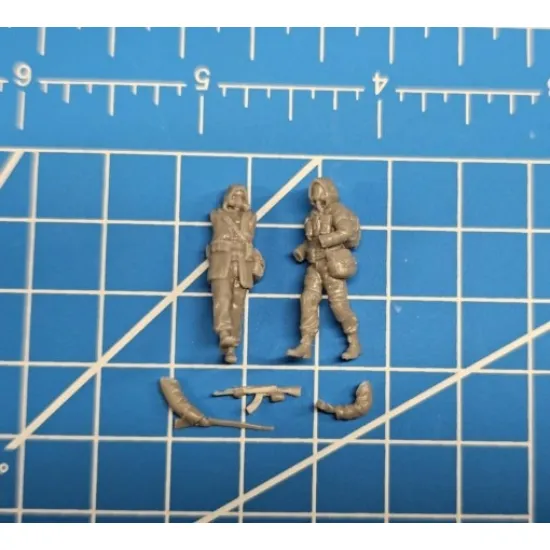 White Stork Miniatures P72002 1/72 Chernobyl Stalkers Postapo 2 Resin Kit