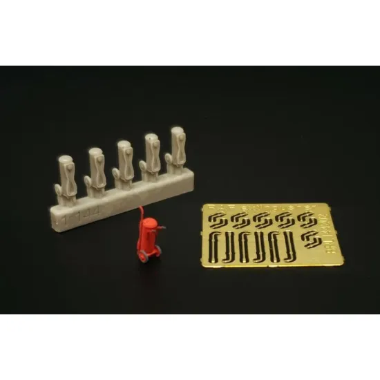 Brengun Brl144202 1/144 Raf Large Extingusher 5pcs Resin Kit Of U K Modern Extingusher