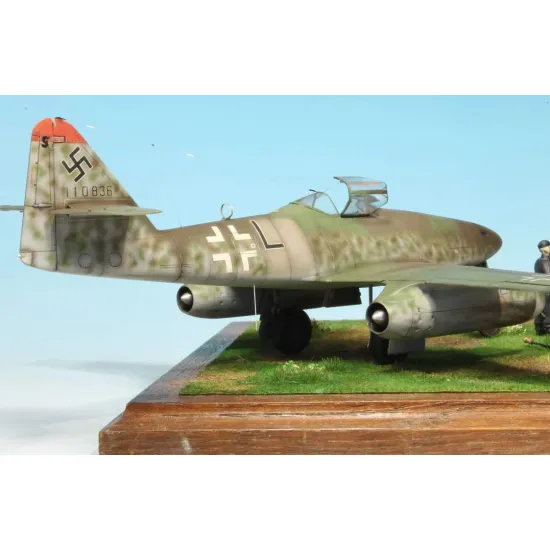 Hadmodels Dw-72017 1/72 Messerschmitt Me 262 A-1 Luftwaffe Black L White 17 Dry-water Decal Sheet