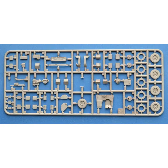 Ace 72469 1/72 Unimog S 404 Krankenwagen Plastic Model Kit