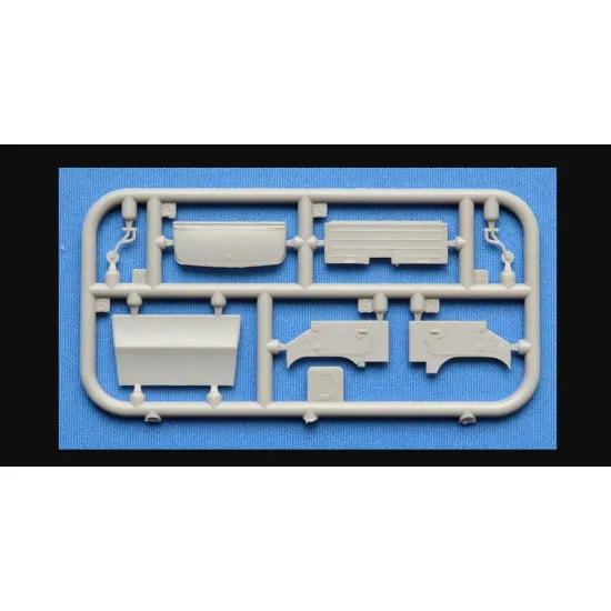 Ace 72469 1/72 Unimog S 404 Krankenwagen Plastic Model Kit