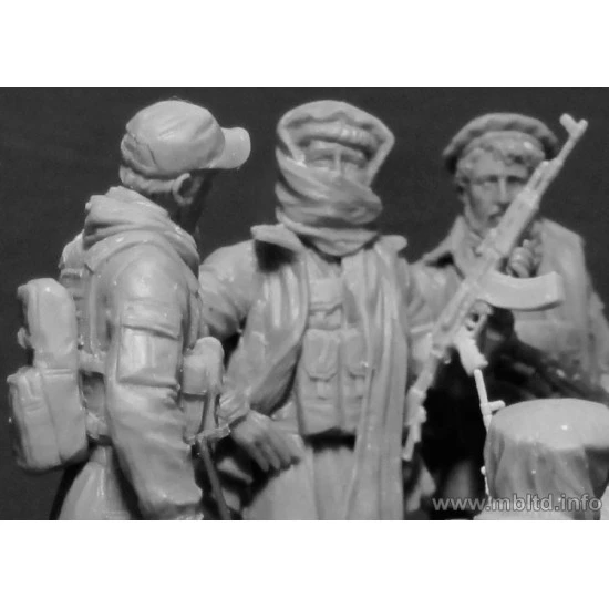 US Special Forces with a Taliban prisoner. Somewhere in the Middle East. Present day 5fig. 1/35 Master Box 35163