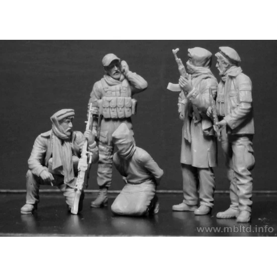 US Special Forces with a Taliban prisoner. Somewhere in the Middle East. Present day 5fig. 1/35 Master Box 35163