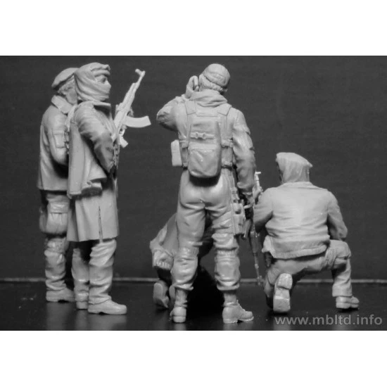 US Special Forces with a Taliban prisoner. Somewhere in the Middle East. Present day 5fig. 1/35 Master Box 35163