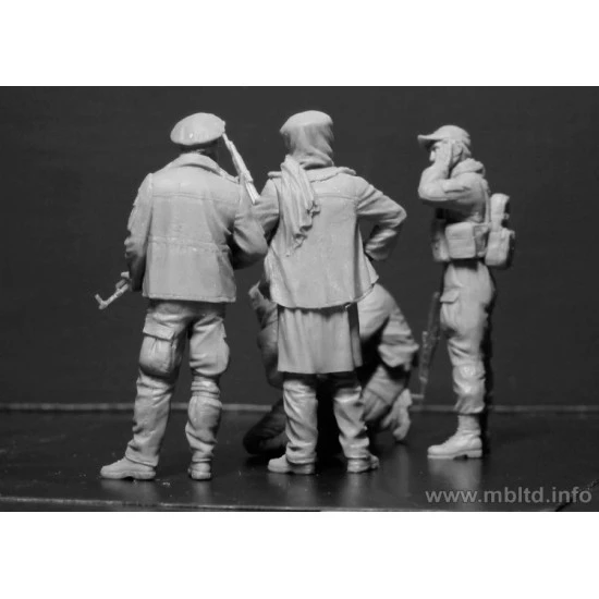 US Special Forces with a Taliban prisoner. Somewhere in the Middle East. Present day 5fig. 1/35 Master Box 35163