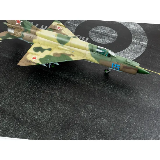 Red Fox Db-48036 1/48 Asphalt Diorama Base United Kingdom 380x320mm 3d Diorama Base