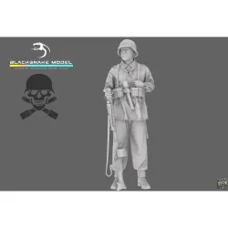 Black Snake Waffen-14-16 1/16 German Waffen Soldier Resin Figure Kit