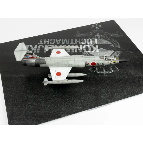 Red Fox Db-72026 1/72 Asphalt Diorama Base - Dutch 300x230mm 3d Diorama Base
