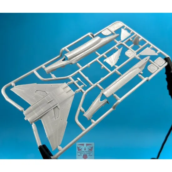 Sova Model 14008 1/144 F-4k Phantom Ii Fg1 Royal Navy Plastic Model Kit