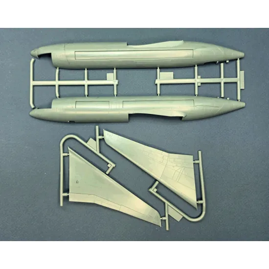 X-scale 144014 1/144 Hs-121 Trident 2e Airliner Plastic Model Kit