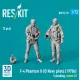 Reskit Rsf72-0039 1/72 F-4 Phantom Ii Us Navy Pilots 1970s Standing Scene 2 2 Pcs 3d Printed