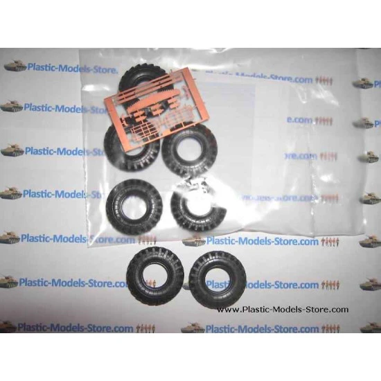 BTR-152 personnel carrier with ZU-23-2 gun Lebanon 1/35 SKIF 208