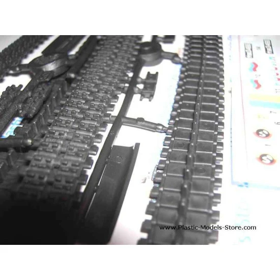 T-80UD Soviet main battle tank Bereza MBT T-80 mod 1/35 SKIF 201