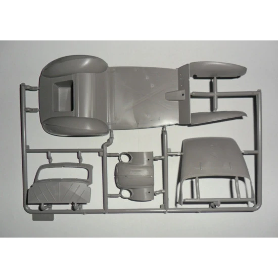 Admiral Saloon, WWII German passenger car 1/24 ICM 24023