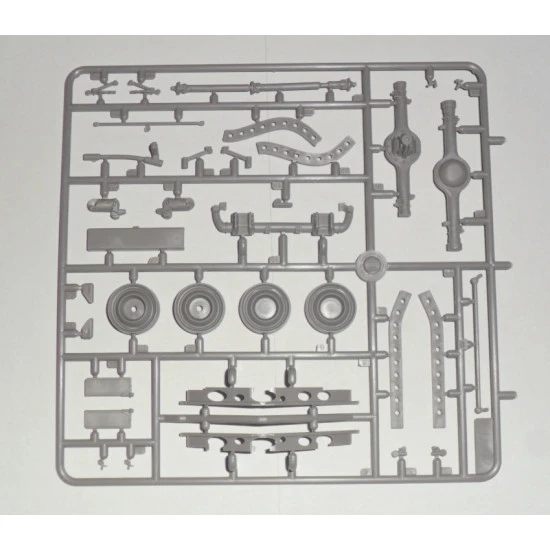 Admiral Saloon, WWII German passenger car 1/24 ICM 24023