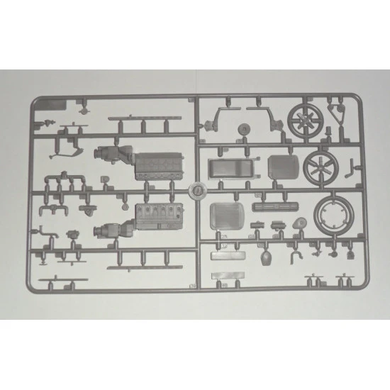 Admiral Saloon, WWII German passenger car 1/24 ICM 24023