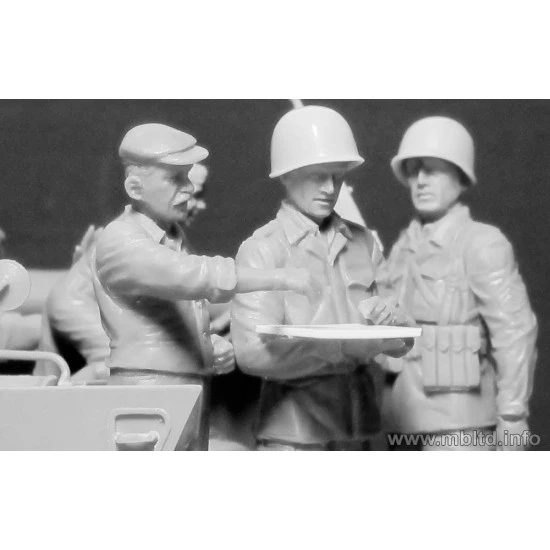 Hitching a ride, US Paratroopers and Civilians WITHOUT CAR 1/35 Master Box 35161