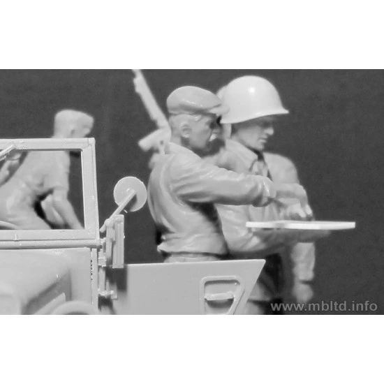 Hitching a ride, US Paratroopers and Civilians WITHOUT CAR 1/35 Master Box 35161