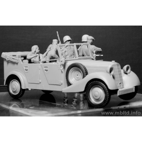 Hitching a ride, US Paratroopers and Civilians WITHOUT CAR 1/35 Master Box 35161