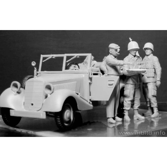 Hitching a ride, US Paratroopers and Civilians WITHOUT CAR 1/35 Master Box 35161