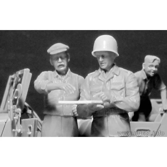 Hitching a ride, US Paratroopers and Civilians WITHOUT CAR 1/35 Master Box 35161