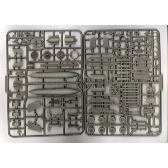 Training and combat aircraft Mirage F.1B 1/48 KITTY HAWK 80112