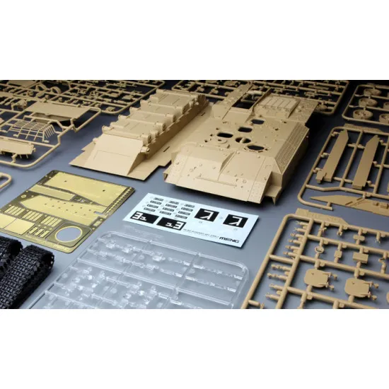 Israeli heavy tracked armored vehicle Ahzarit 1/35 MENG 003