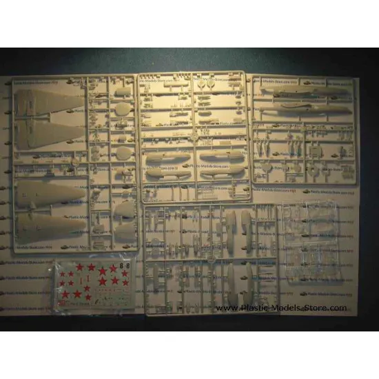 Pe-2 Petlyakov soviet dive bomber early version WWII 1/72 UM 101