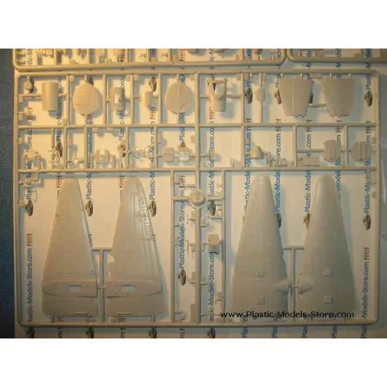 Pe-2 Petlyakov soviet dive bomber early version WWII 1/72 UM 101