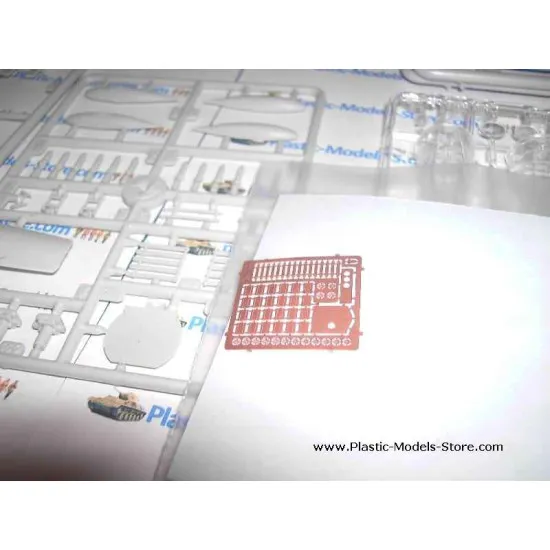 Pe-2 Petlyakov bomber Series 87 WWII 1/72 UM 105