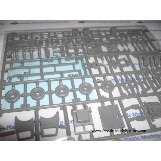 Bedford QLD 3-ton 4x4 British Truck 1/72 IBG Models 72001