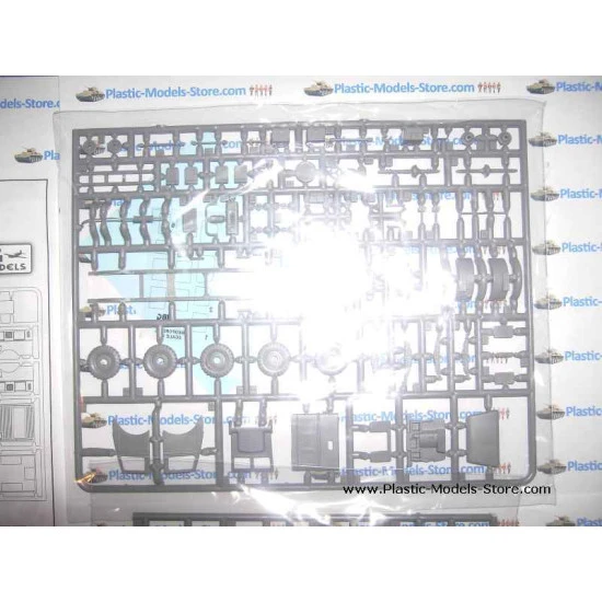 Bedford QLR 3-ton Signals British Vehicle 1/72 IBG Models 72002