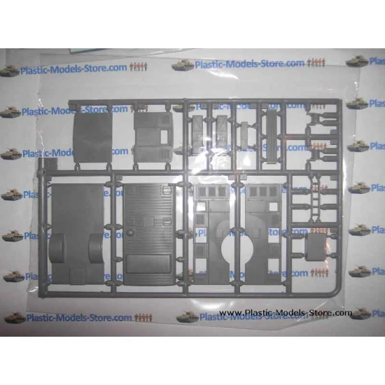 Bedford QLR 3-ton Signals British Vehicle 1/72 IBG Models 72002