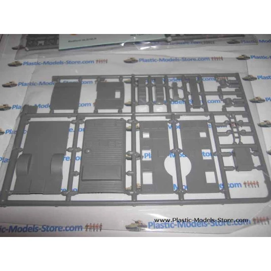 Bedford QLR 3-ton Signals British Vehicle 1/72 IBG Models 72002