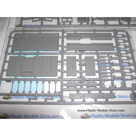 Bedford QLT 3-ton British Troops Vehicle 1/72 IBG Models 72003